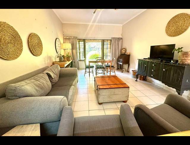 2 BEDROOM TOWNHOUSE FOR SALE IN MONTROSE